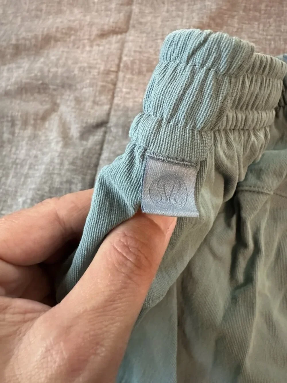 Lululemon Womens L Casual Shorts Sage Green Lined Pull On Jogging Pockets Logo‎